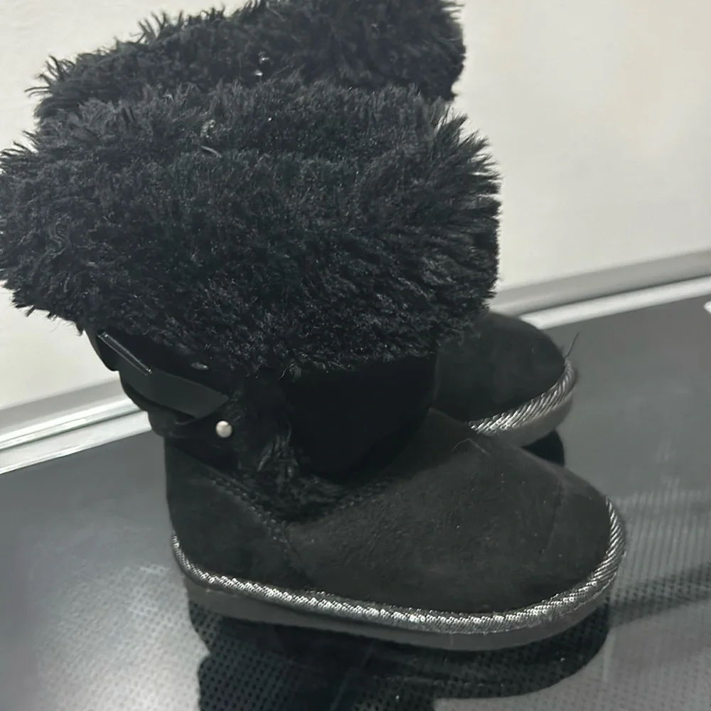 Girls size 6 winter snow boots faux fur suede like zipper lace up Bailey bow